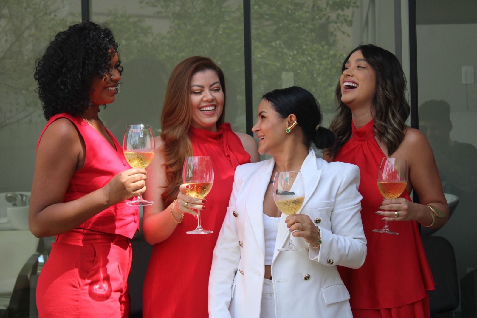 Mulheres criam o hábito de se reunir em salão de beleza para autocuidado em Goiânia