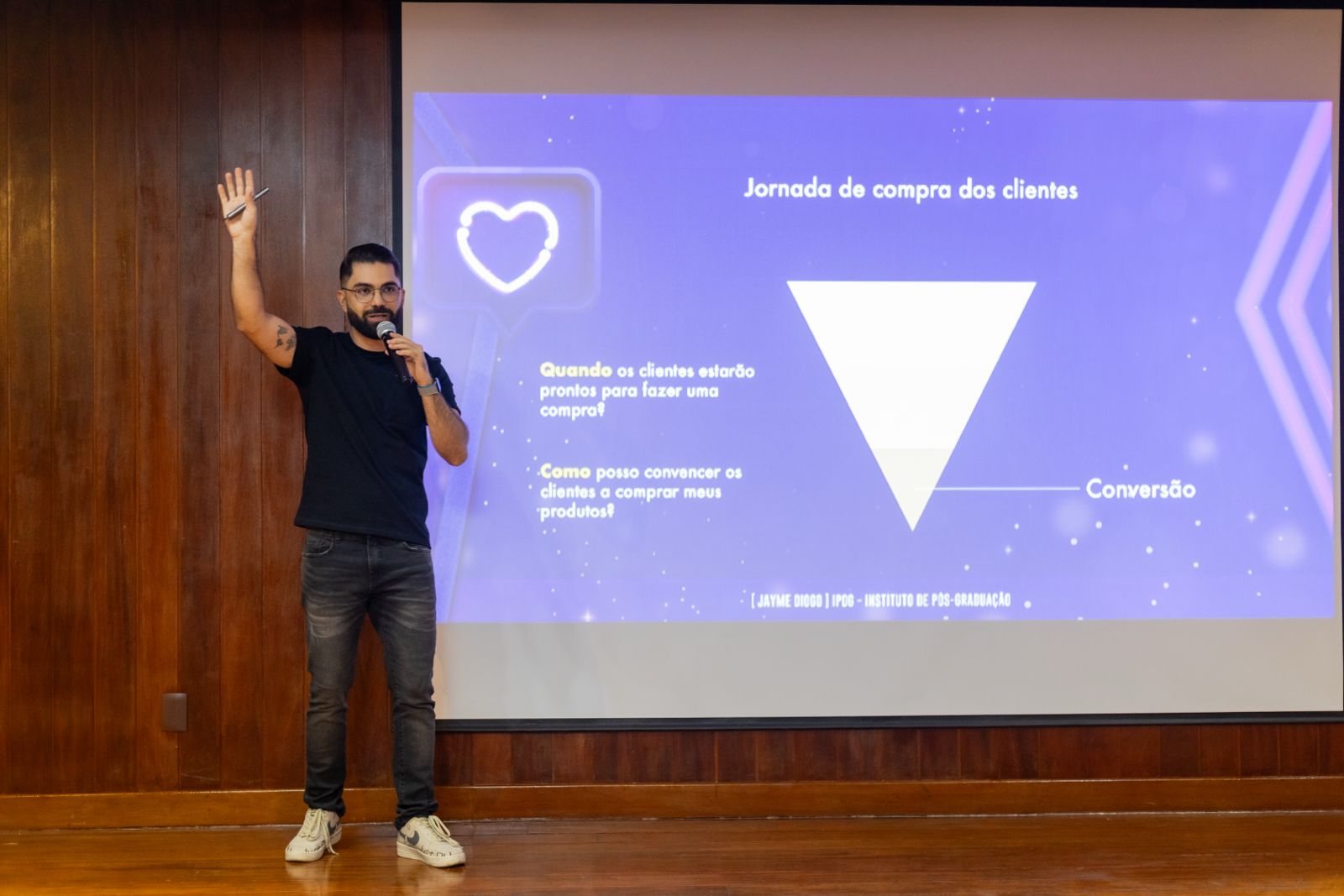 TikTok Shop transforma o Brasil em laboratório mundial do social commerce, analisa especialista