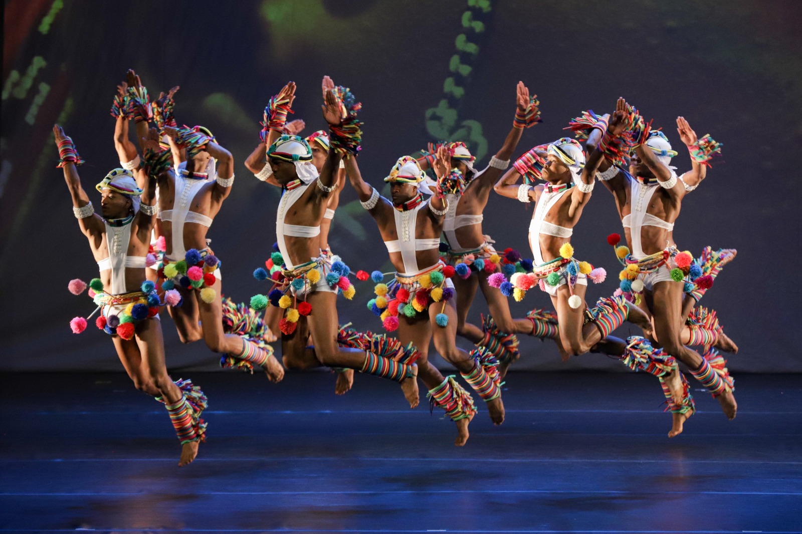 Balé Folclórico da Bahia celebra 37 anos de trajetória em turnê nacional que chega a Goiânia