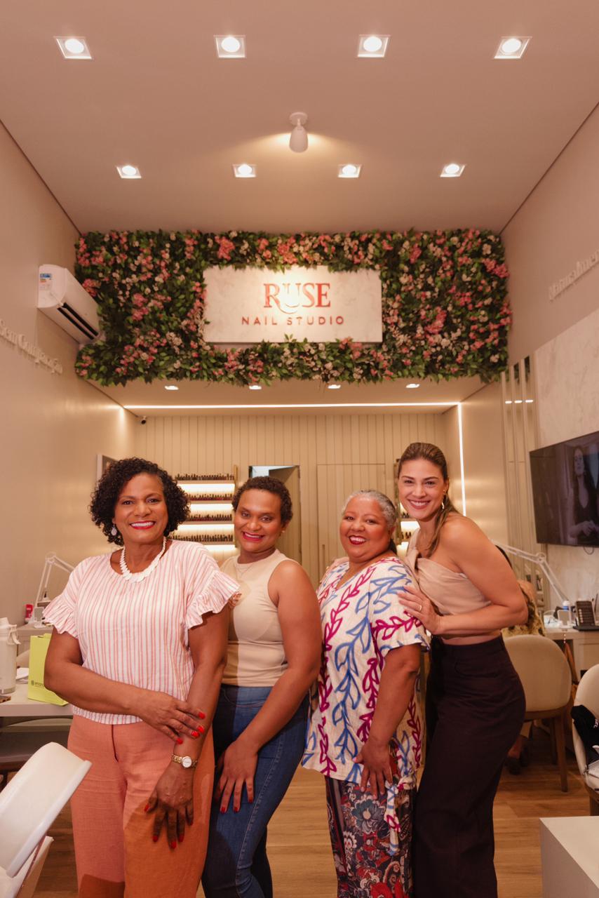 Mulheres em tratamento pós-câncer participam de ação solidária do Outubro Rosa