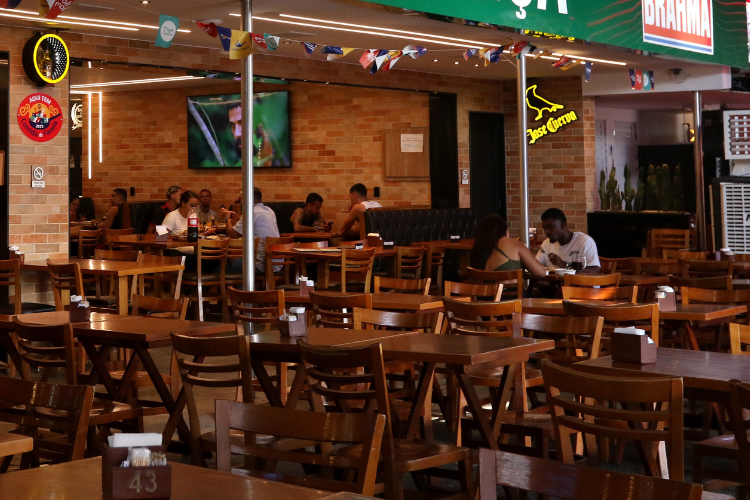 Bares e restaurantes em Goiás enfrentam baixa nas vendas e precisam de gestão financeira estratégica para atravessar o fim de ano