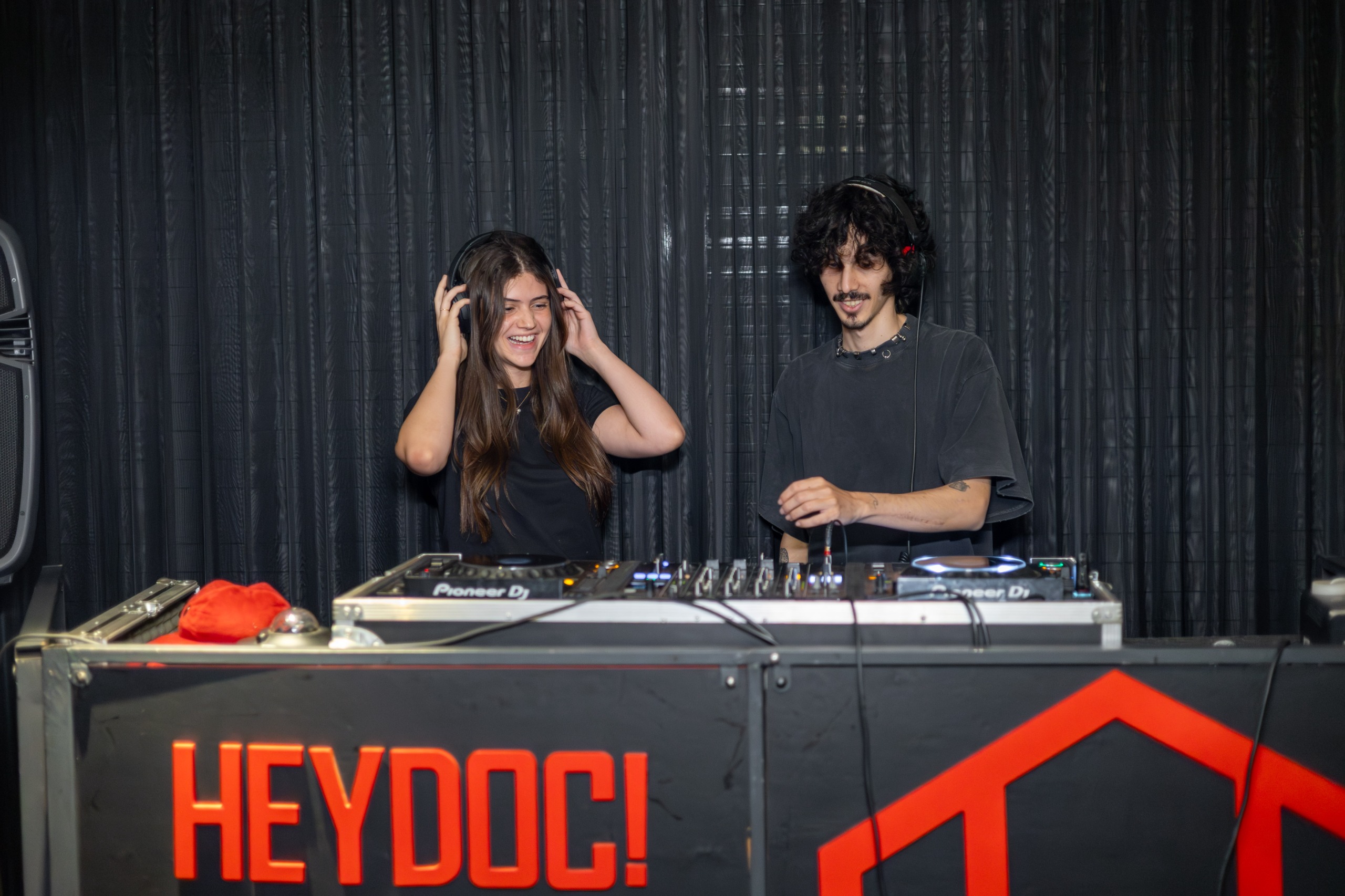 DJ Goiano HeyDoc! e Bia Lasmar assinam trilha sonora oficial da ExpoTEA 2025, maior conferência de autismo do mundo