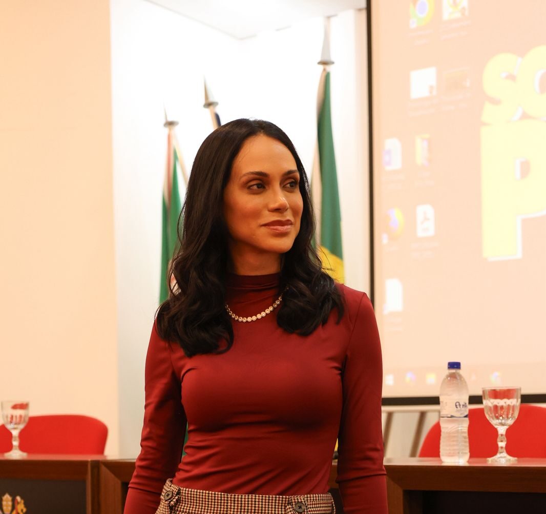 CEO do Instituto IESE participa de Talk Show na PUC Goiás e destaca o papel do empreendedorismo feminino na transformação da Saúde Estética