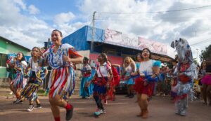 Folia Goiás reúne blocos tradicionais, cortejos culturais e diversão acessível no interior do estado