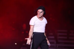 Rodrigo Teaser traz a Goiânia o maior tributo a Michael Jackson no embalo da estreia da cinebiografia “Michael”