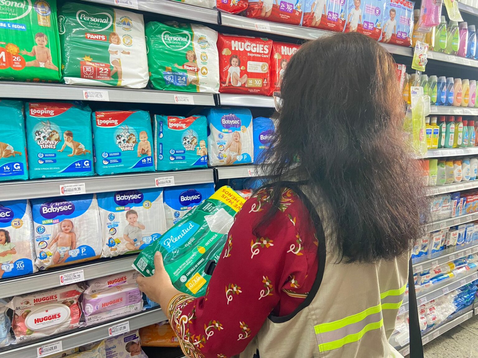 Procon Goiânia autua supermercado por fraude na validade de produtos