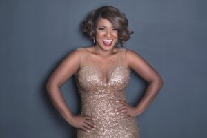 Whitney Forever chega a Goiânia com tributo emocionante à voz de Whitney Houston