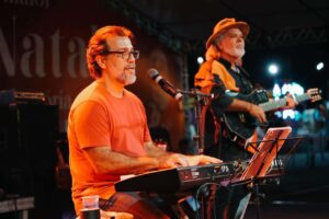 Encontro de gerações: Pádua e TomChris levam a turnê “Por Outros Cantos” ao Teatro Sesc Centro