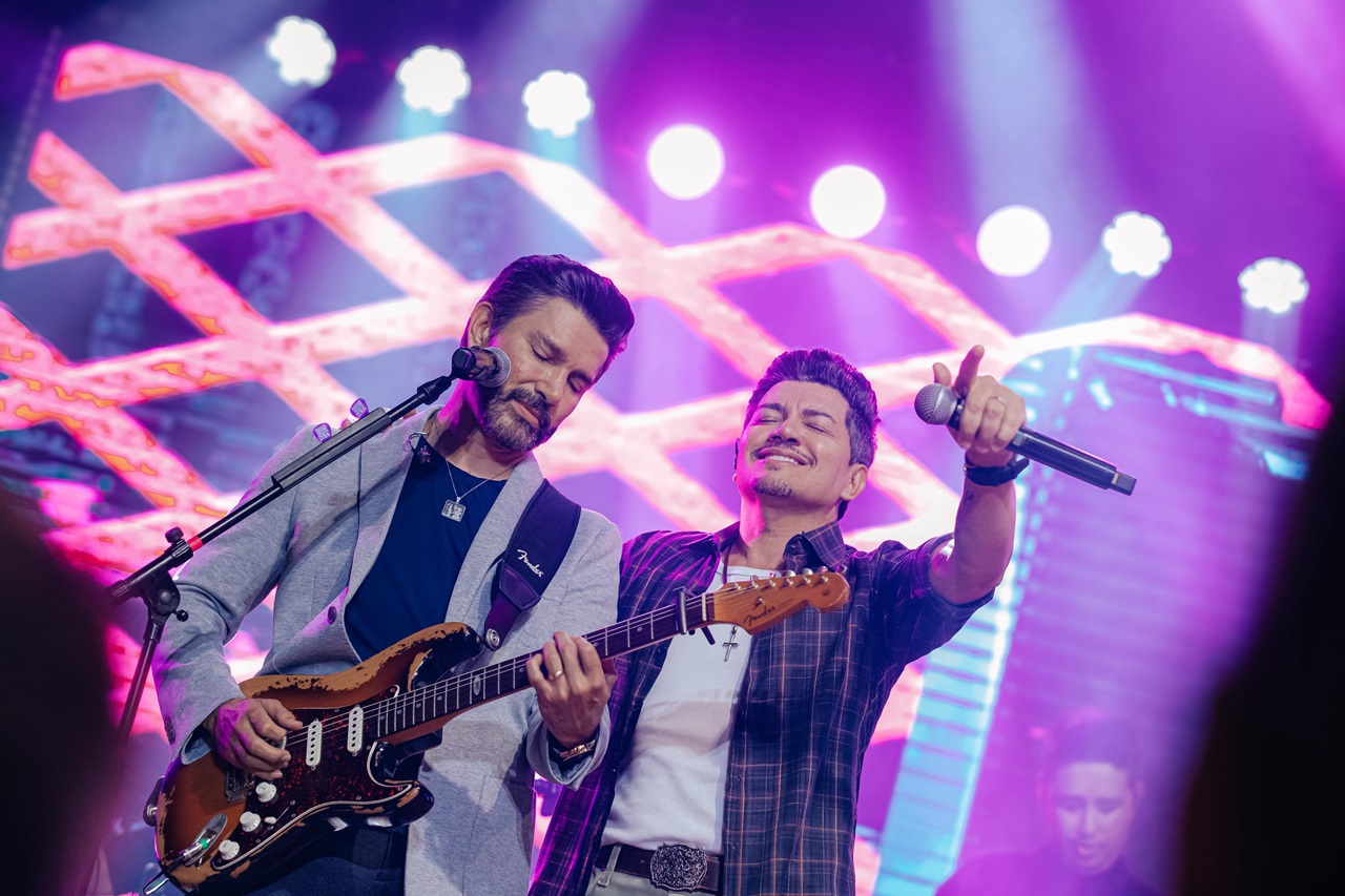 Zé Henrique & Gabriel esgotam ingressos no Villa Country e abrem oficialmente a turnê 2026