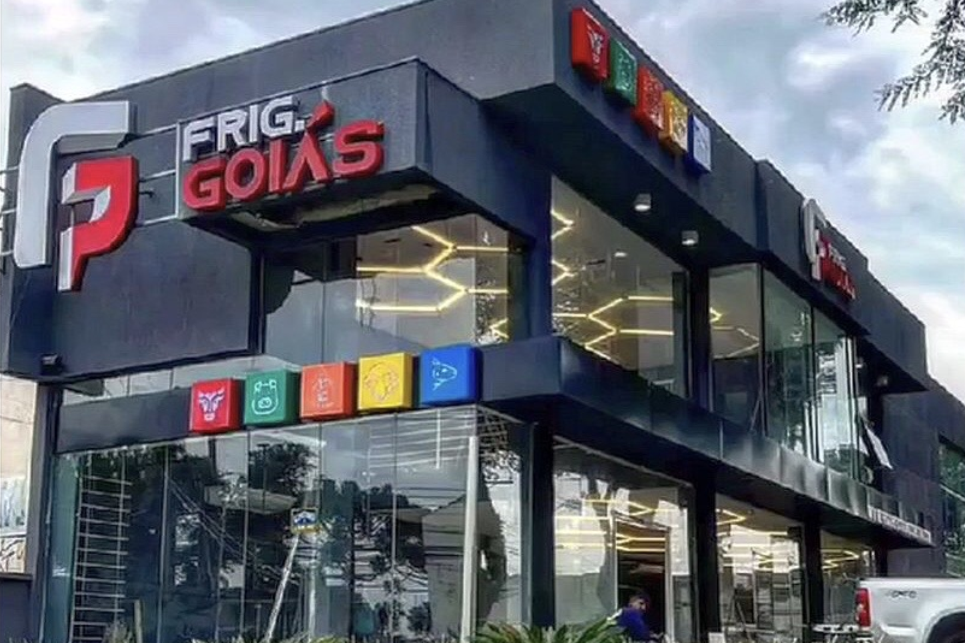 Justiça de Goiás condena frigorífico a pagar R$ 130 mil por publicidade discriminatória