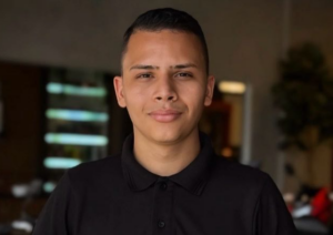 Jovem de Aparecida de Goiânia com tumor raro mobiliza redes sociais em busca de ajuda