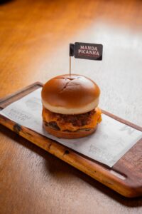 Restaurante tradicional de Goiânia celebra Dia Mundial do Hambúrguer