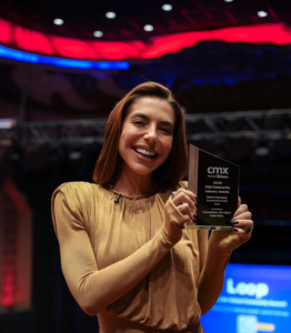 Brasileira supera gigantes como Adobe e HubSpot e conquista prêmio internacional na Califórnia