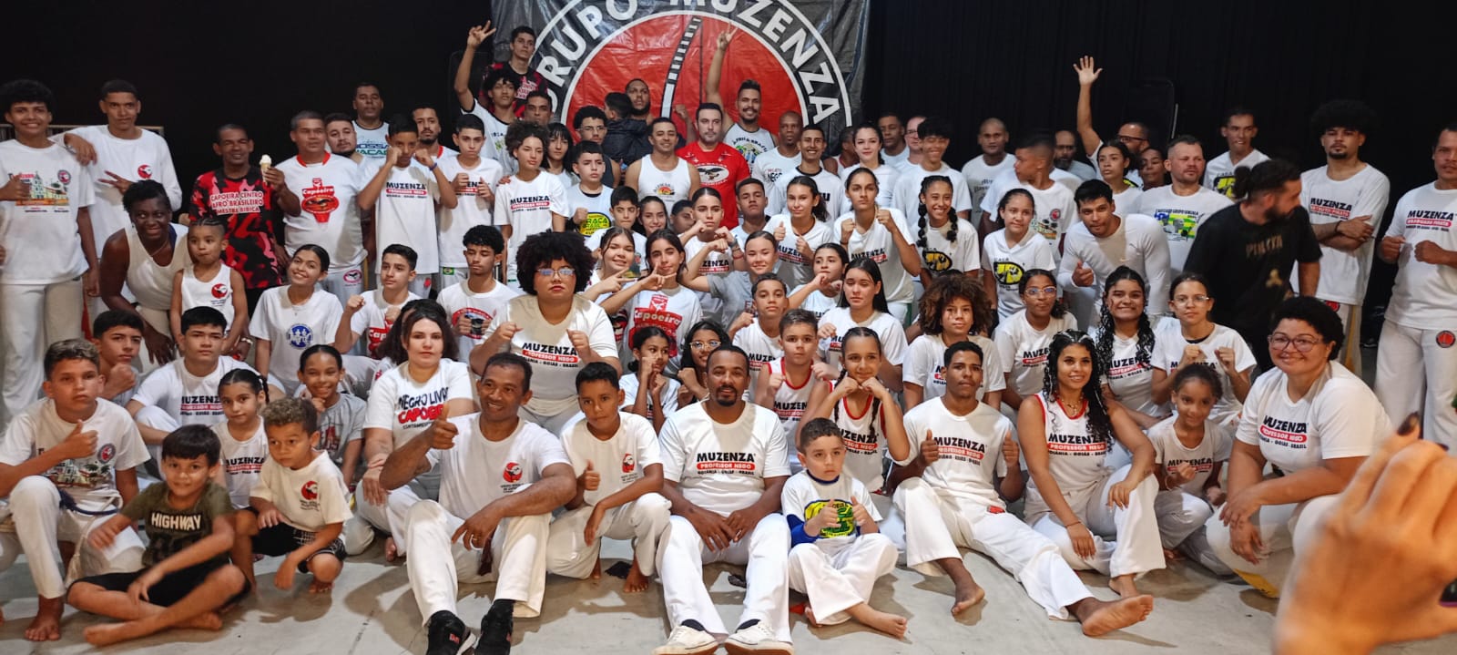 Roda de capoeira especial de aniversário do Grupo Muzenza agita o Shopping
