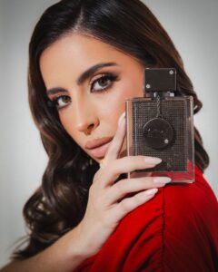 Influenciadora goiana participa de lançamento exclusivo de perfumaria de luxo em São Paulo