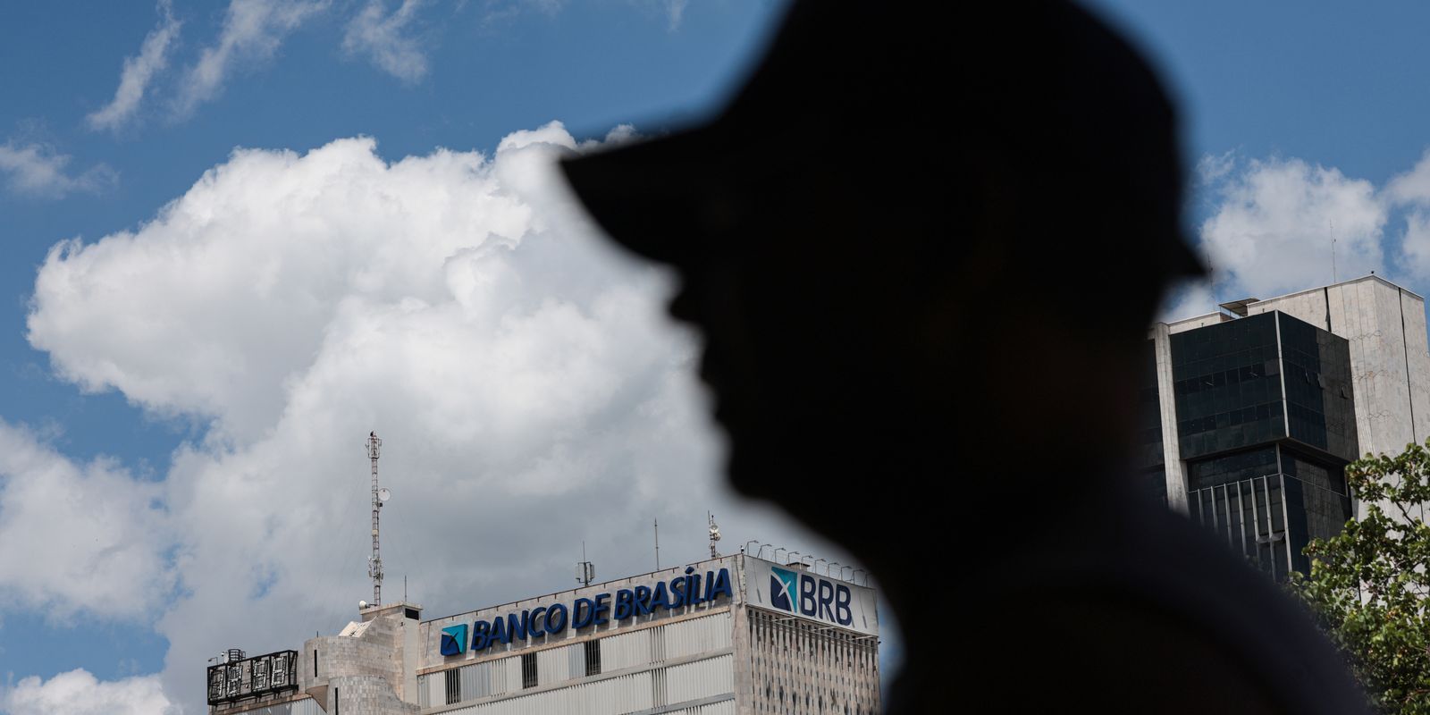 Câmara do DF aprova empréstimo de R$ 6,6 bi para cobrir rombo do BRB