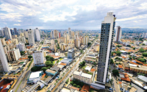 Férias de julho impulsionam procura por hospedagem em Goiás e reforçam cuidados na hora de reservar viagens