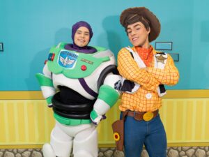 “Uma aventura de brinquedo” leva a magia ao palco do Shopping Cerrado neste sábado (20)