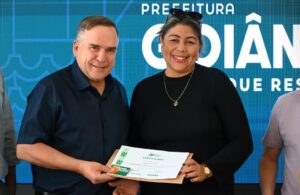 Goiânia entrega cartão de R$ 5 mil para pequenos produtores rurais