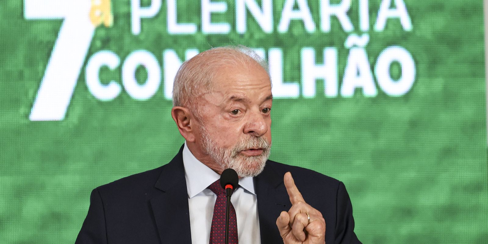 Lula vai discutir protestos no México com Claudia Sheinbaum