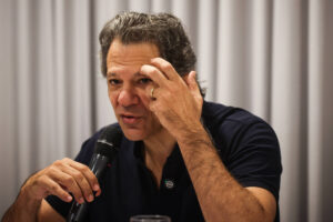 PUC-SP promove debate sobre inclusão social com Fernando Haddad, José Dirceu e Luiz Gonzaga de Mello Belluzzo
