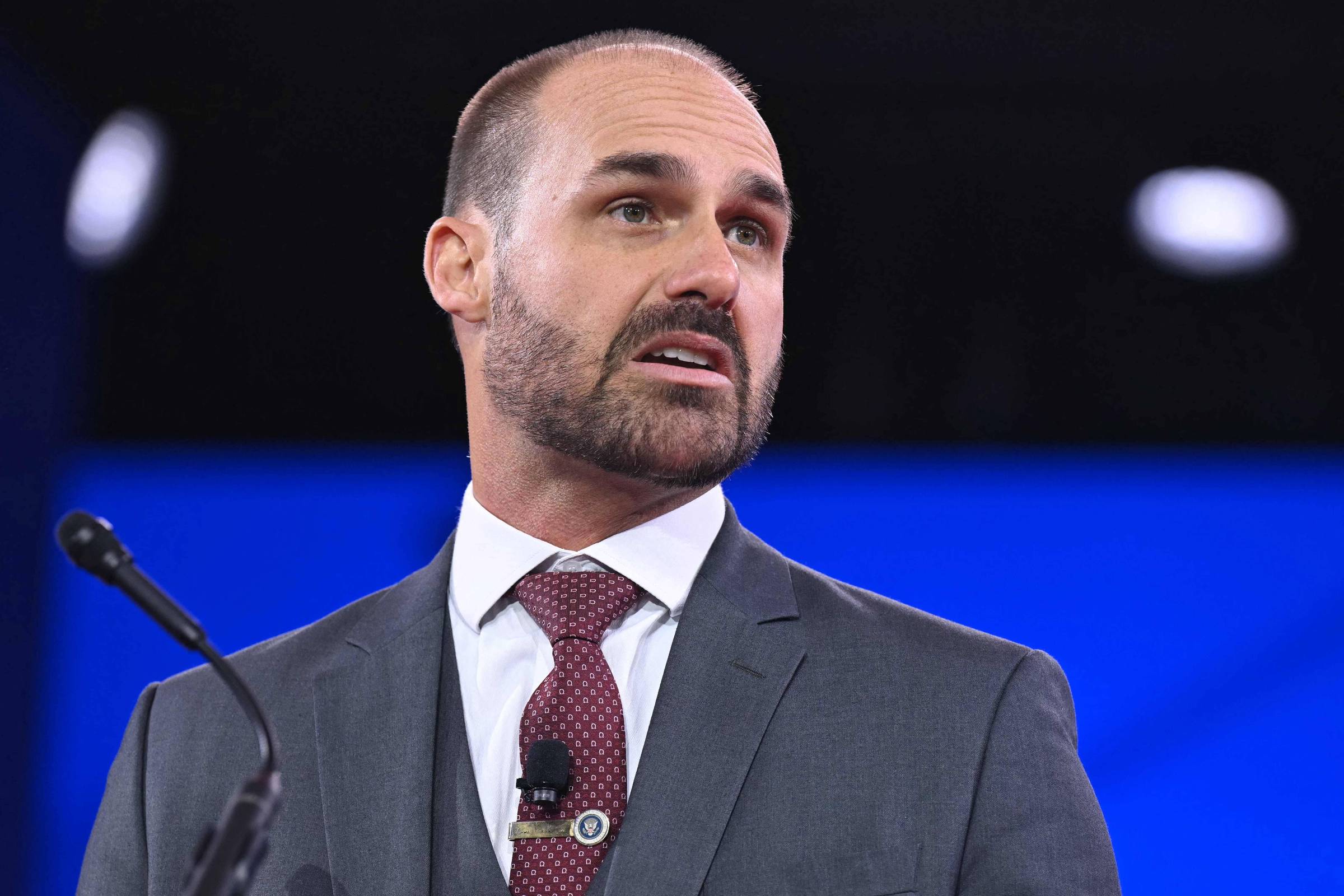 Eduardo Bolsonaro solicita que Donald Trump restabeleça sanções contra Alexandre de Moraes após condenação do STF