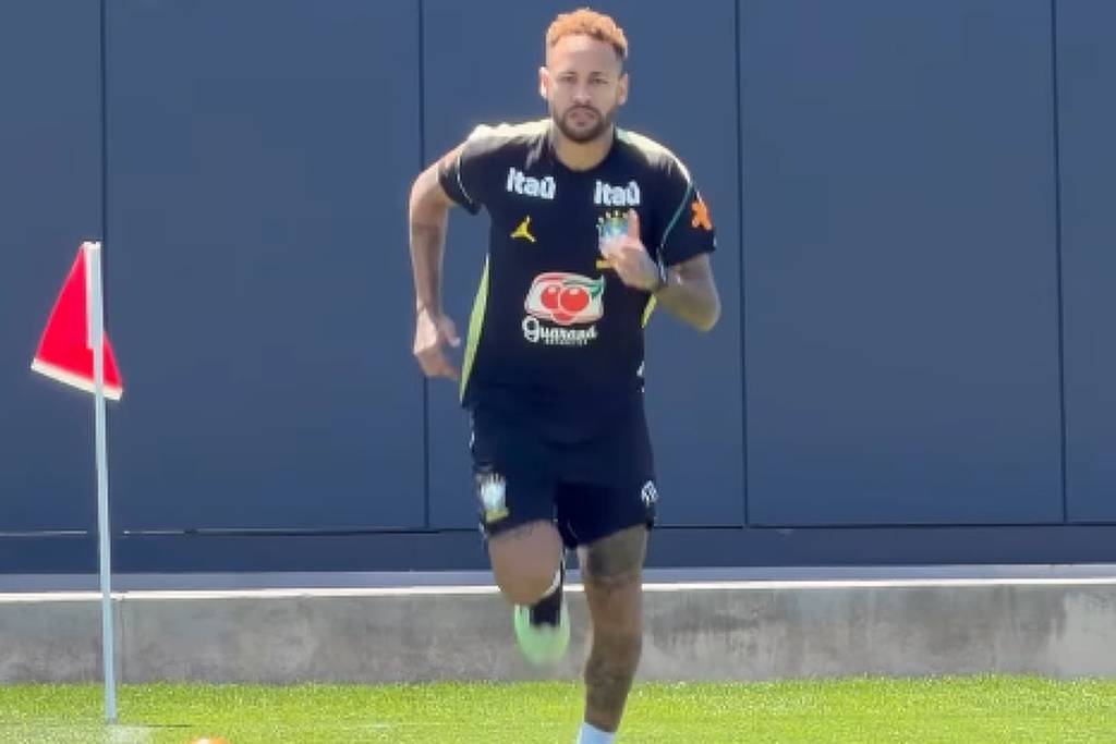 Neymar realiza primeiro treino em campo com a seleção brasileira nos EUA após lesão