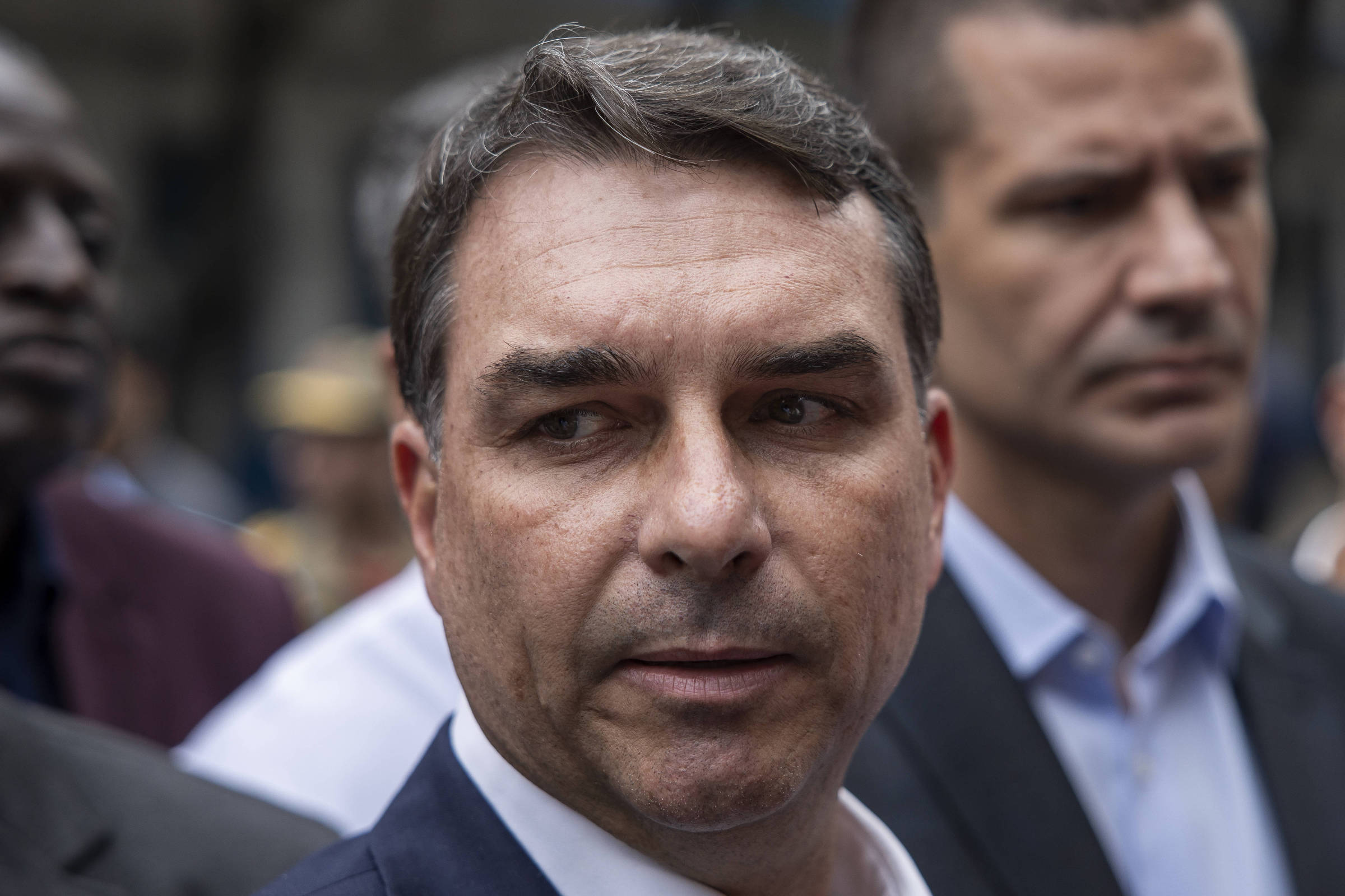 Flávio Bolsonaro se ausenta em 43% das votações nominais do Senado em 2026, aponta levantamento