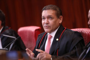 Kassio Nunes Marques rejeita pedido de aliados de Lula para impedir exibição do filme ‘Dark Horse’ durante eleições de 2026