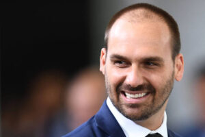 Governo Trump critica condenação de Eduardo Bolsonaro e denuncia perseguição política