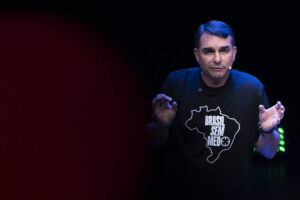 Flávio Bolsonaro chama operação contra Jaques Wagner de ‘alento’ e apresenta programa de segurança pública