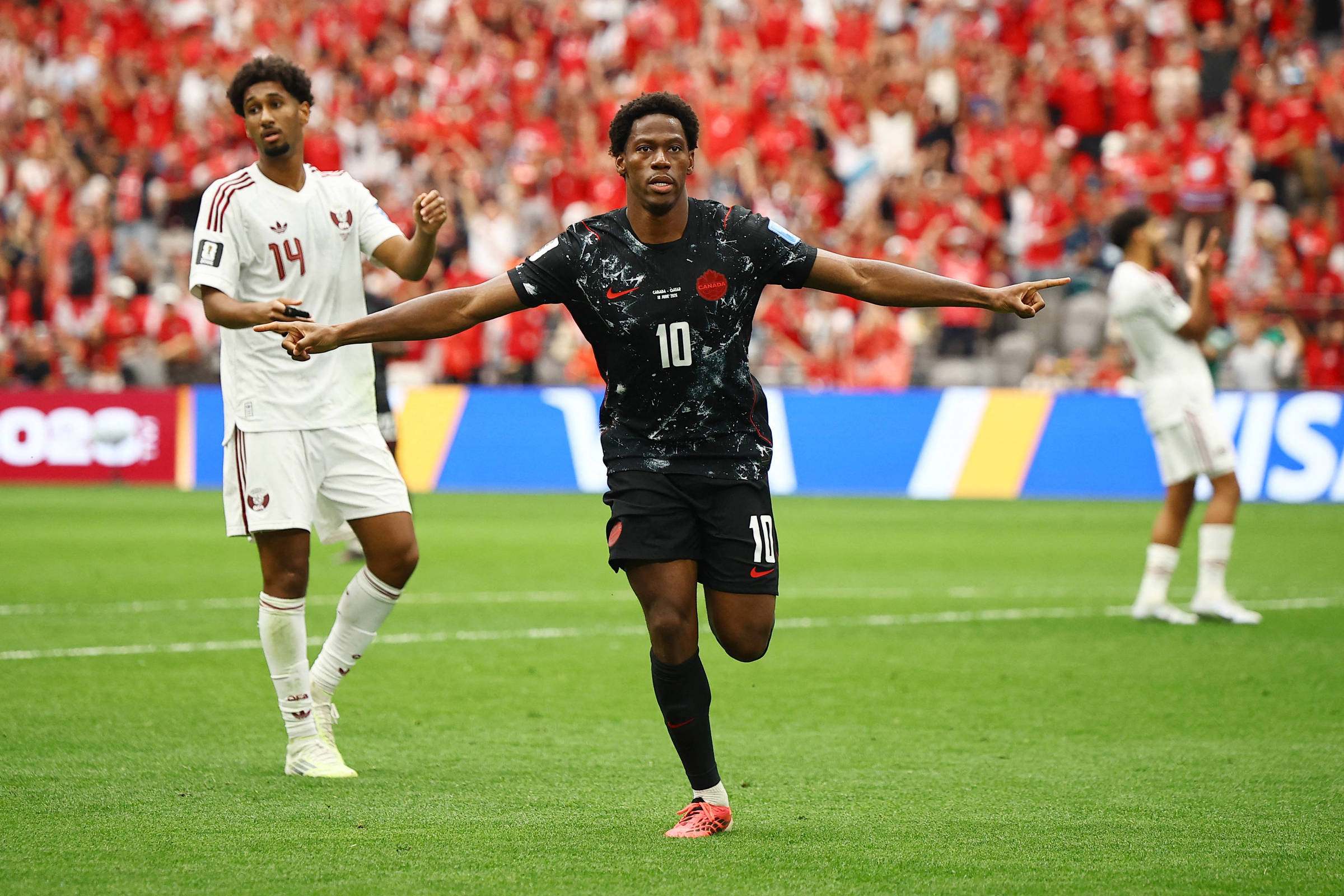 Jonathan David, nascido em Nova York, marca três gols e iguala Messi na artilharia da Copa do Mundo 2026