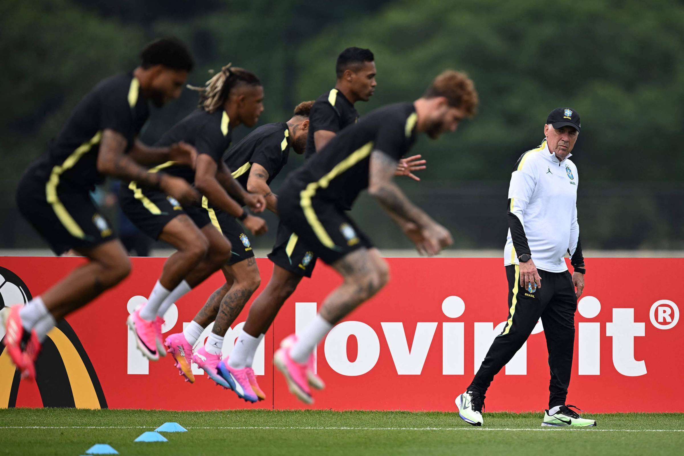 Ancelotti faz ajustes finais em treino antes do jogo do Brasil contra o Haiti na Copa do Mundo 2026