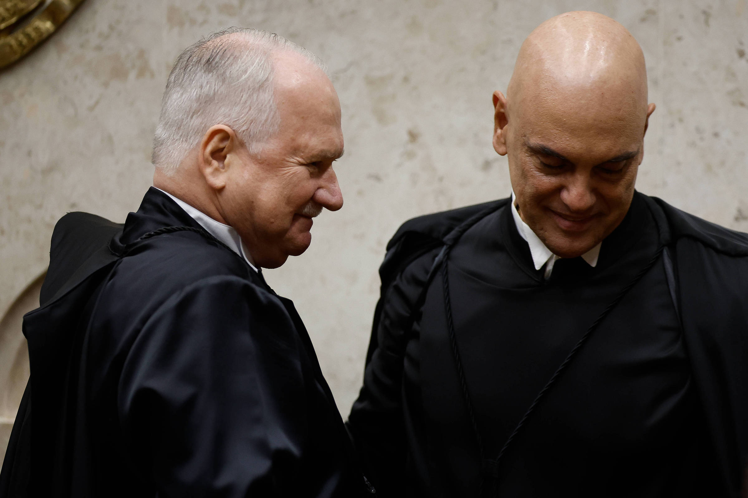 Presidente do STF, Fachin, defende decisões de Moraes sobre Carla Zambelli após questionamento da Justiça italiana