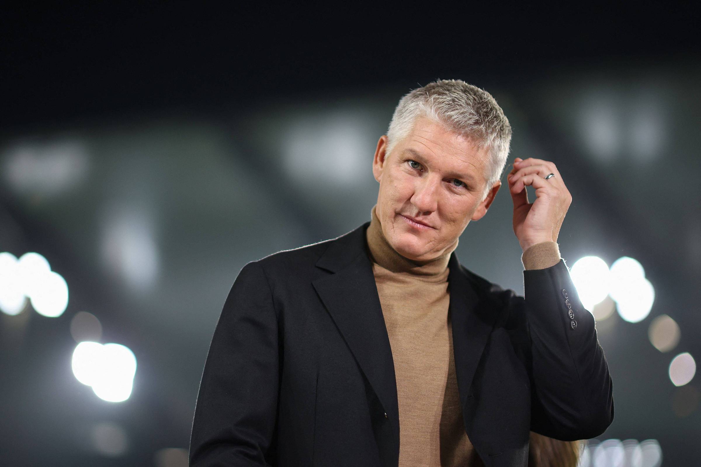 Ex-jogador alemão Bastian Schweinsteiger é acusado de racismo por comentários sobre time da Costa do Marfim na Copa do Mundo