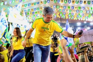 TRE-AP determina suspensão de evento de pré-campanha de Randolfe Rodrigues em Macapá por propaganda antecipada