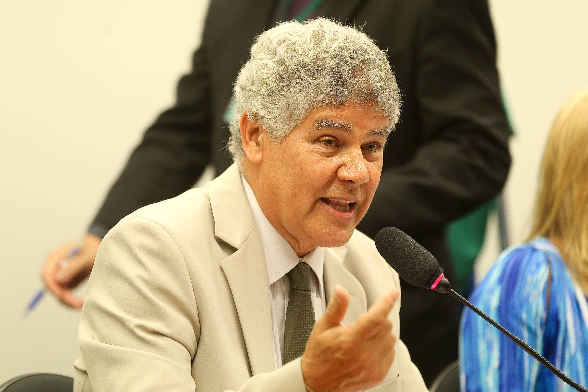 Deputado Chico Alencar pede que Jaques Wagner deixe liderança do governo no Senado após envolvimento no caso Master