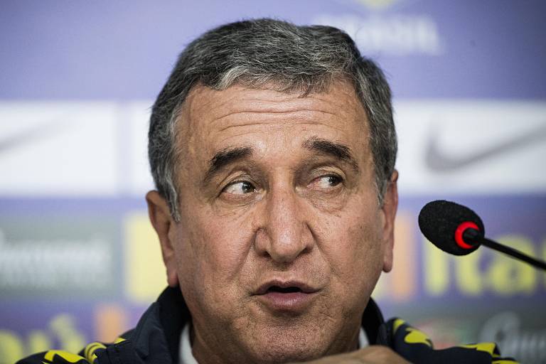 Ex-técnico Carlos Alberto Parreira está internado com inflamação pulmonar e respira com auxílio de aparelhos, informa hospital