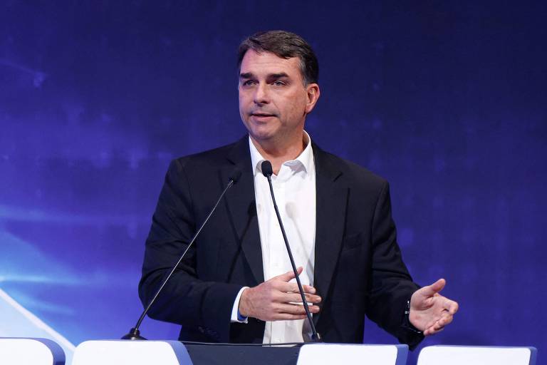 Flávio Bolsonaro afirma atuar de forma ativa no Senado apesar de ausência em 43% das votações em 2026