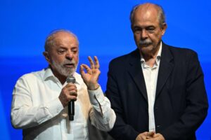 Aloizio Mercadante nega envolvimento na campanha de reeleição de Lula e reafirma papel como conselheiro econômico no governo
