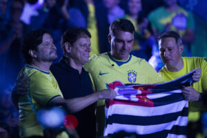 Flávio Bolsonaro promete postura radical na segurança pública durante evento em São Paulo com pré-candidatura de André do Prado