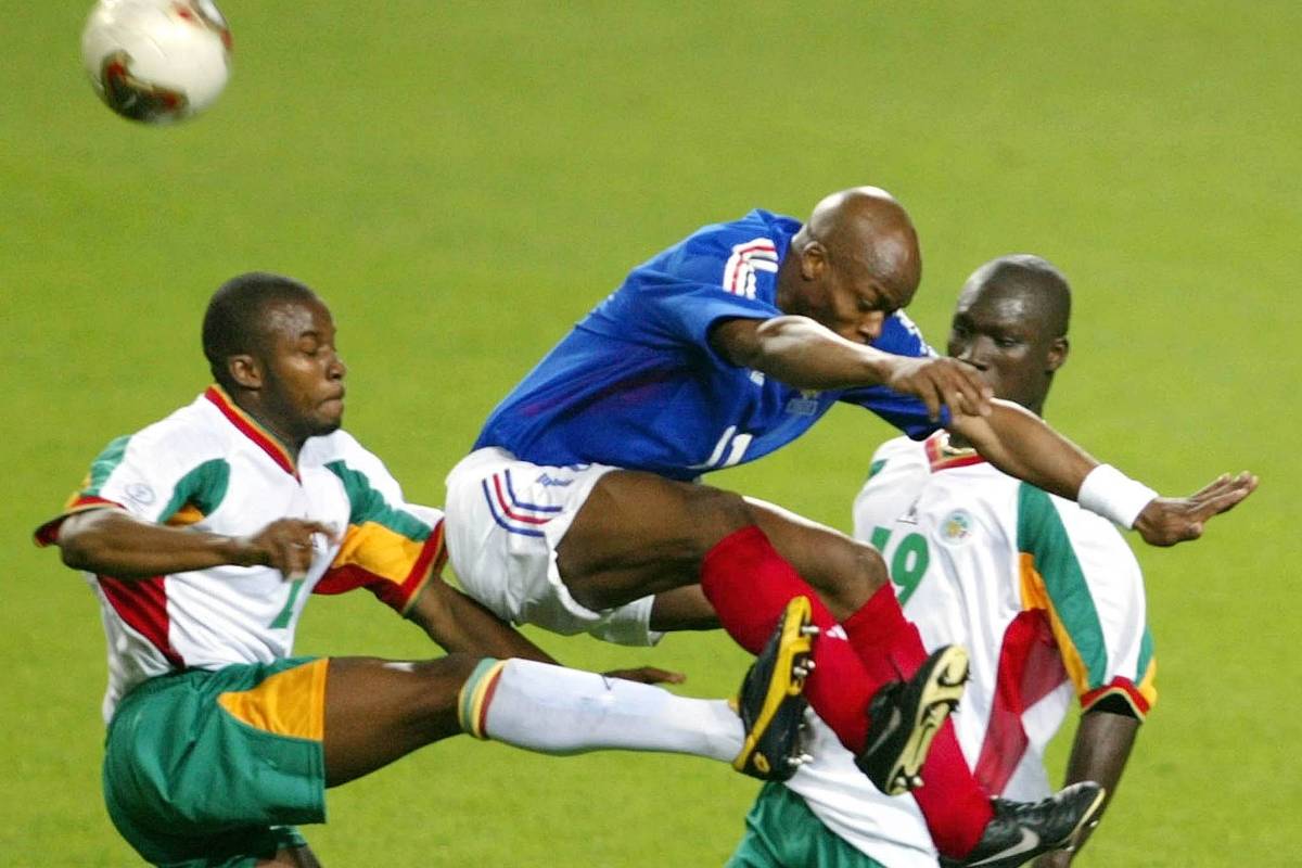 Atacante francês relembra desconhecimento que levou à derrota para Senegal na Copa de 2002