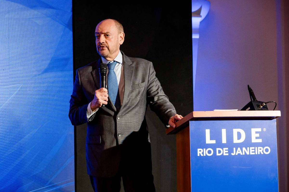 Governador interino do RJ denuncia ‘captura’ do Executivo por deputados e relaciona entrega de secretarias a período eleitoral