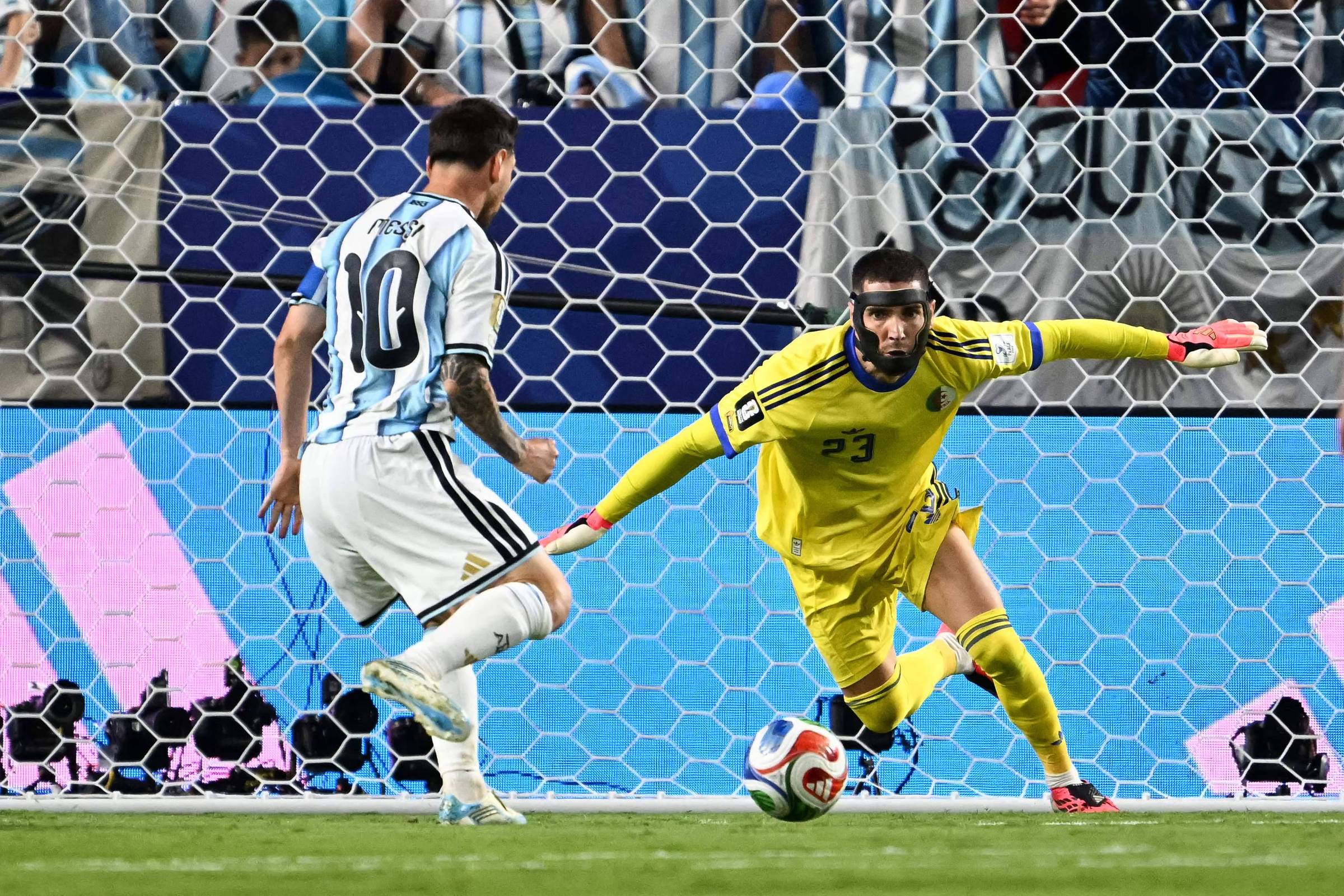 Messi brilha com três gols e alta eficiência na vitória da Argentina sobre Argélia na Copa do Mundo 2026