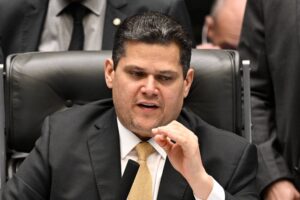 Davi Alcolumbre defende Jaques Wagner e reforça presunção de inocência em meio a investigações sobre Banco Master
