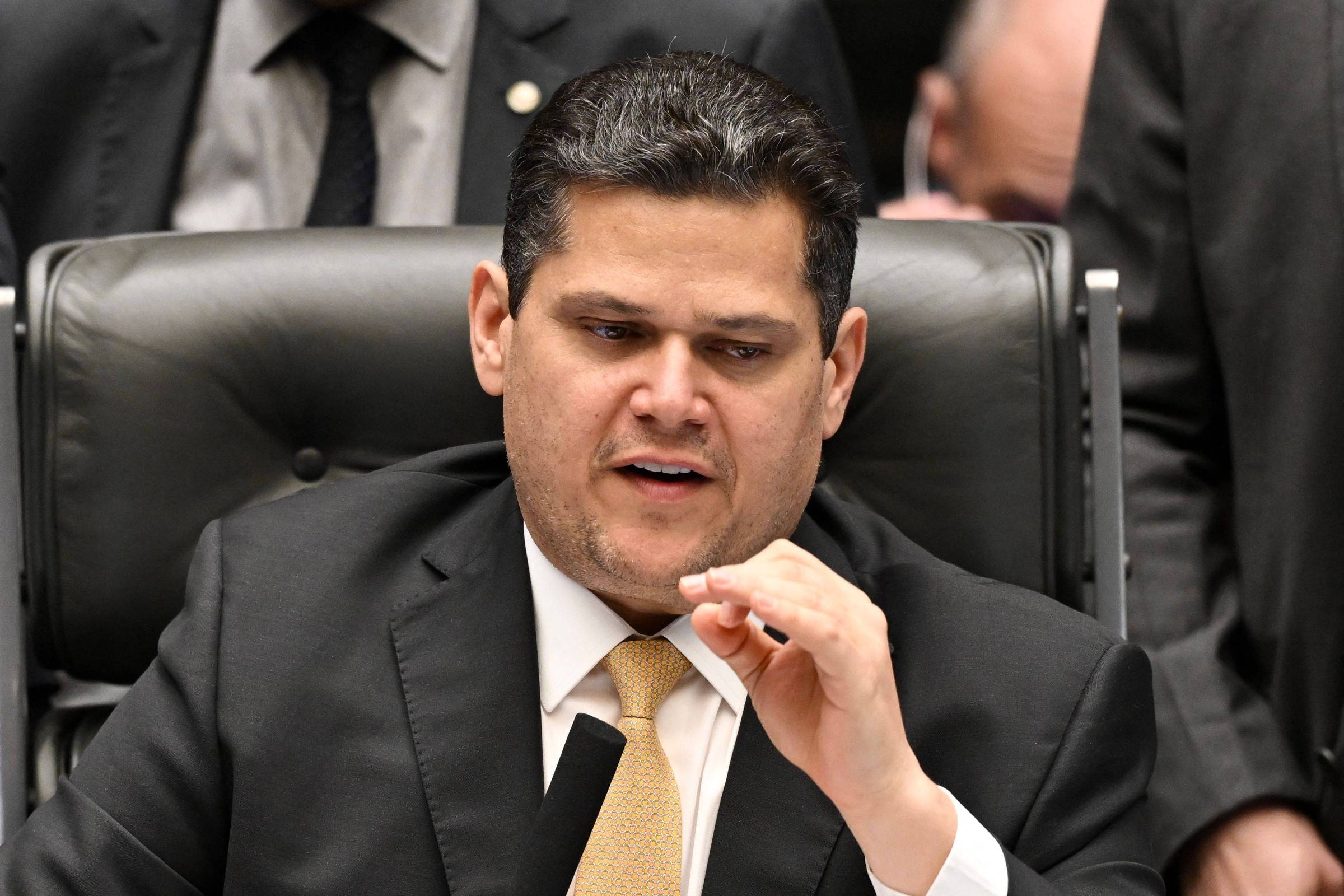 Davi Alcolumbre defende Jaques Wagner e reforça presunção de inocência em meio a investigações sobre Banco Master