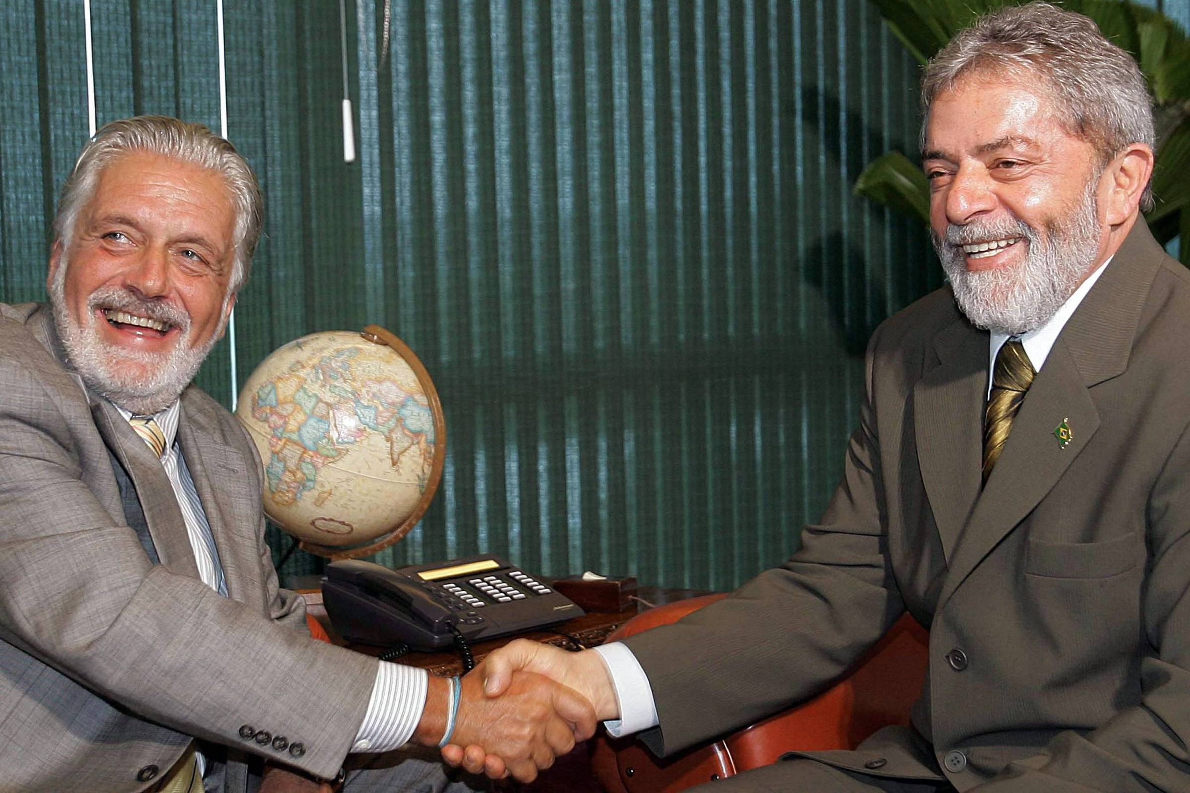 Senador Jaques Wagner, aliado próximo de Lula, torna-se alvo da Polícia Federal em operação que pode impactar o PT nas eleições de 2026