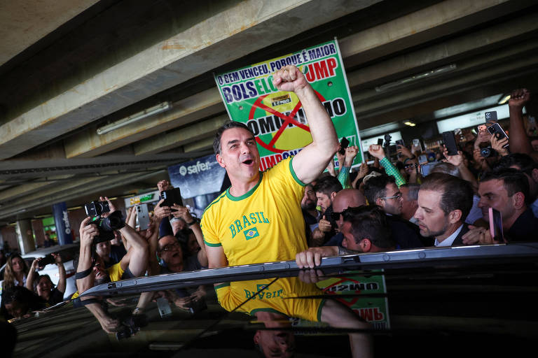 Campanha de Flávio Bolsonaro adota cautela após operação da PF contra líder do governo Lula no Senado