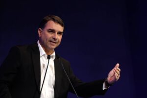 Flávio Bolsonaro deve criticar Lula e defender punições individuais em audiência sobre tarifas dos EUA