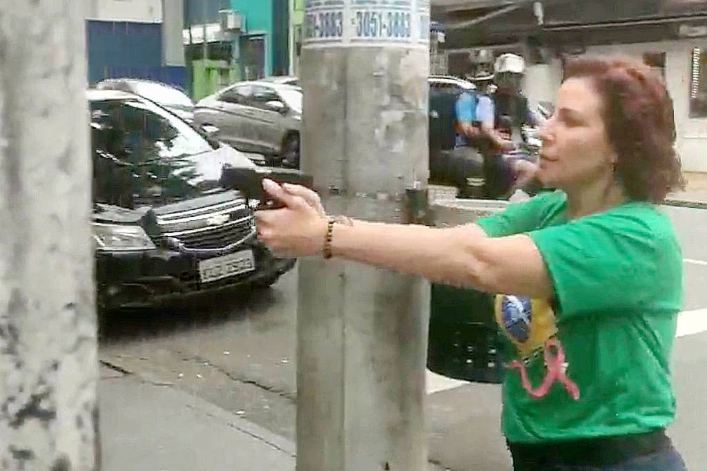 TJ-SP revoga ordem de prisão em regime aberto do jornalista Luan Araújo, alvo de perseguição por Carla Zambelli